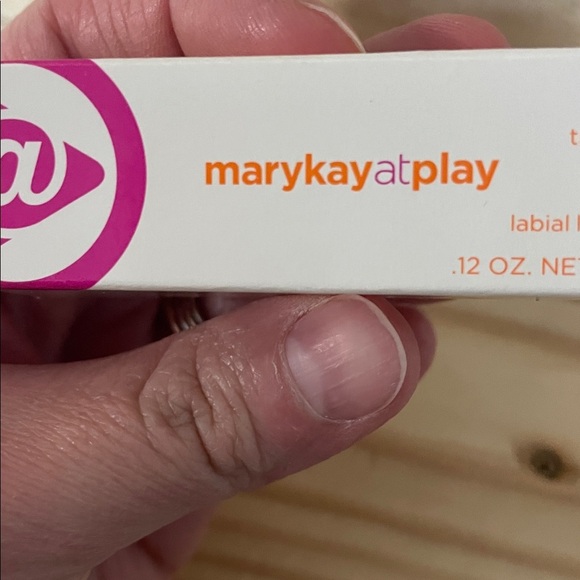 Mary Kay At Play Lip Balm - Bold Purple - Picture 2 of 7